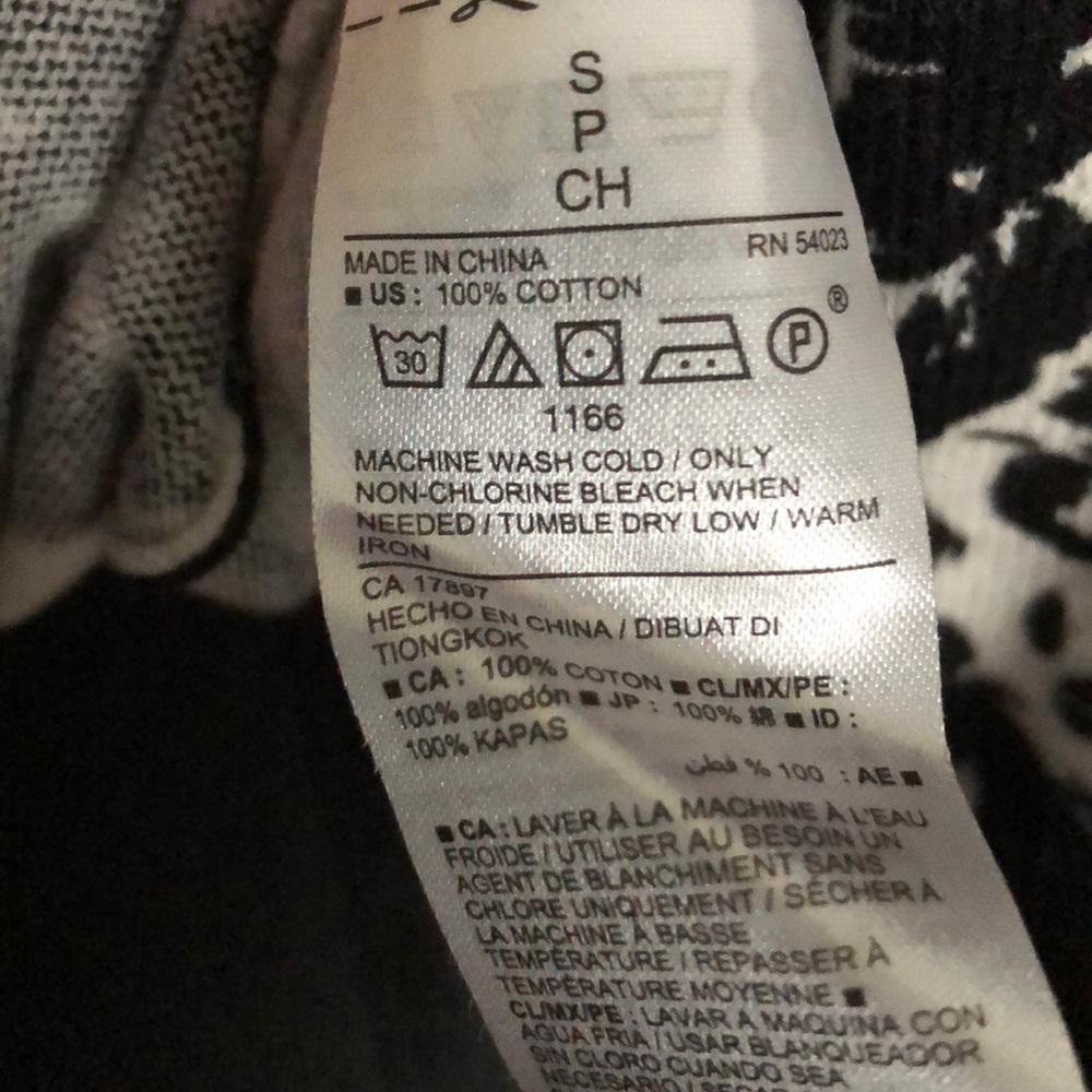 Old Navy sweater - Picture 3 of 5